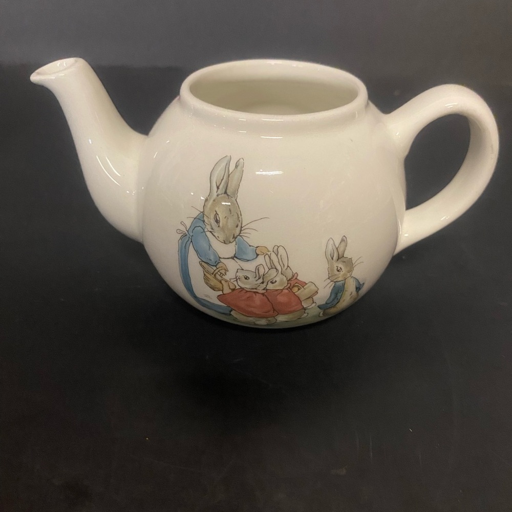 Rare Vintage Wedgwood Miniature Peter Rabbit Teapot.